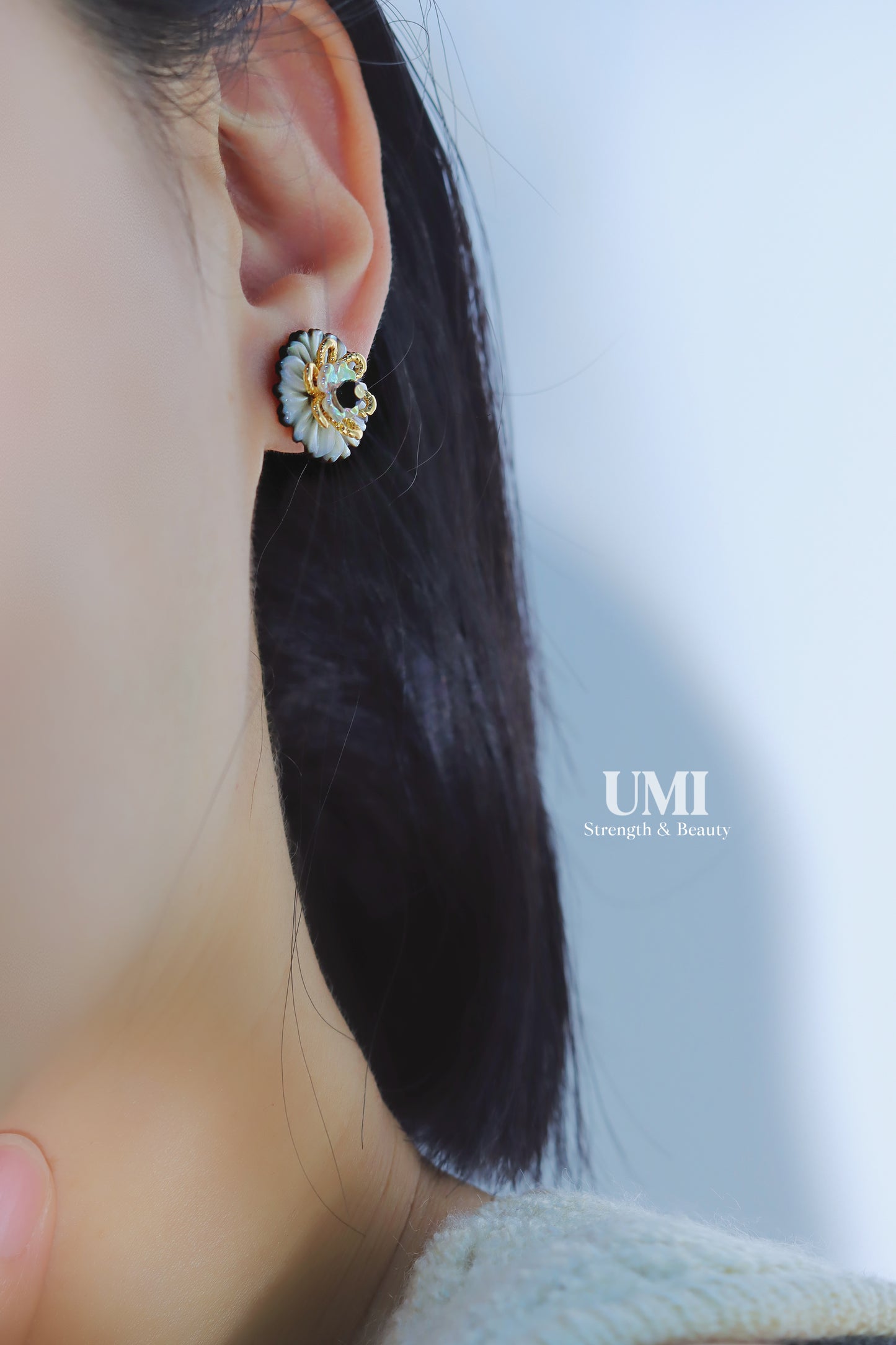 Shell Peony Stud Earrings